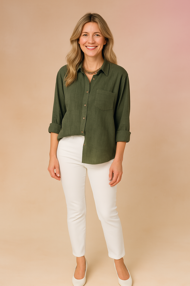Effortless style with this women's loose-fit button-down blouse, a versatile long-sleeve top with a chest pocket.