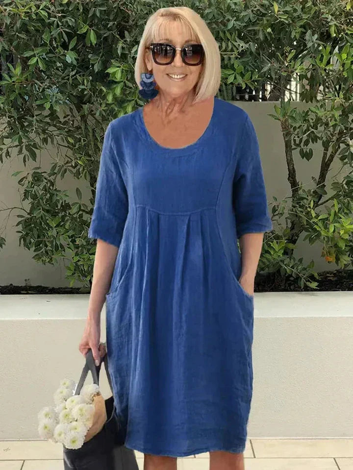 Comfortable women's midi dress featuring convenient side pockets.