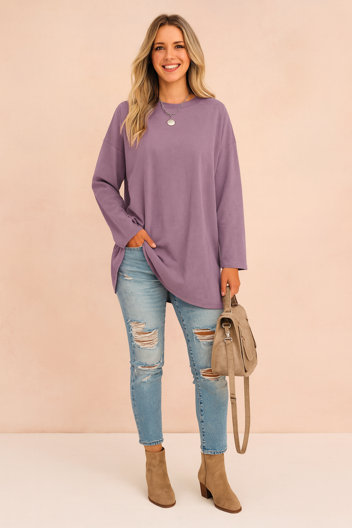 Women's loose oversize crewneck sweater in a soft knit for comfortable casual wear.
