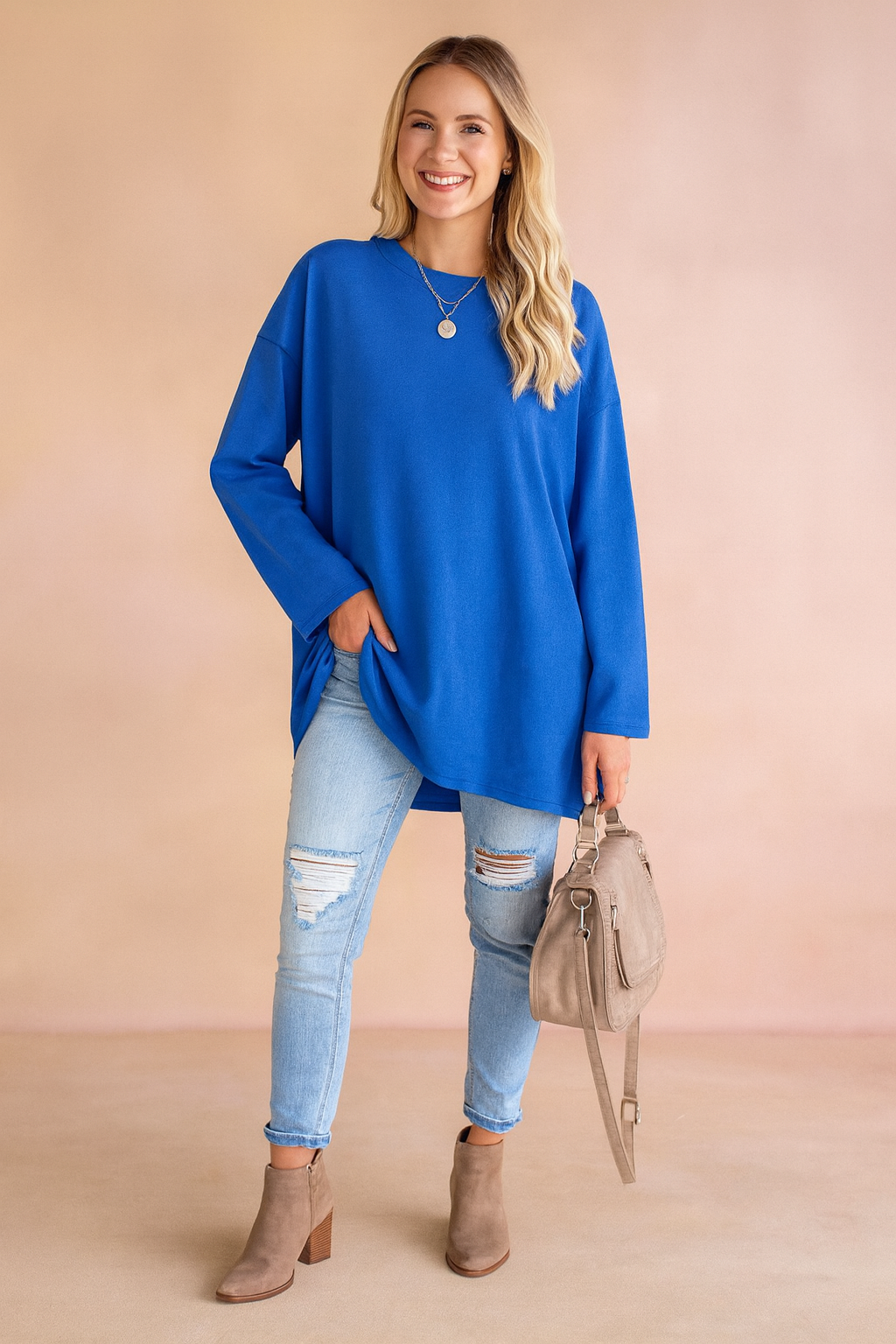 Fashionable women's oversized sweater, a perfect blend of comfort and chic, loose-fit design.