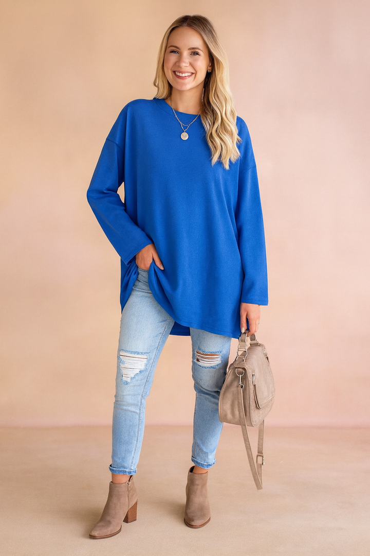 Fashionable women's oversized sweater, a perfect blend of comfort and chic, loose-fit design.