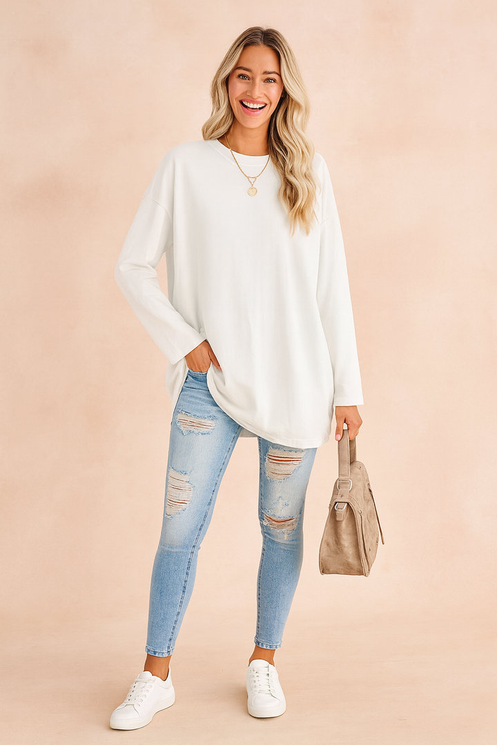 Discover effortless style with this women's crewneck sweater, featuring a trendy loose and oversized fit.