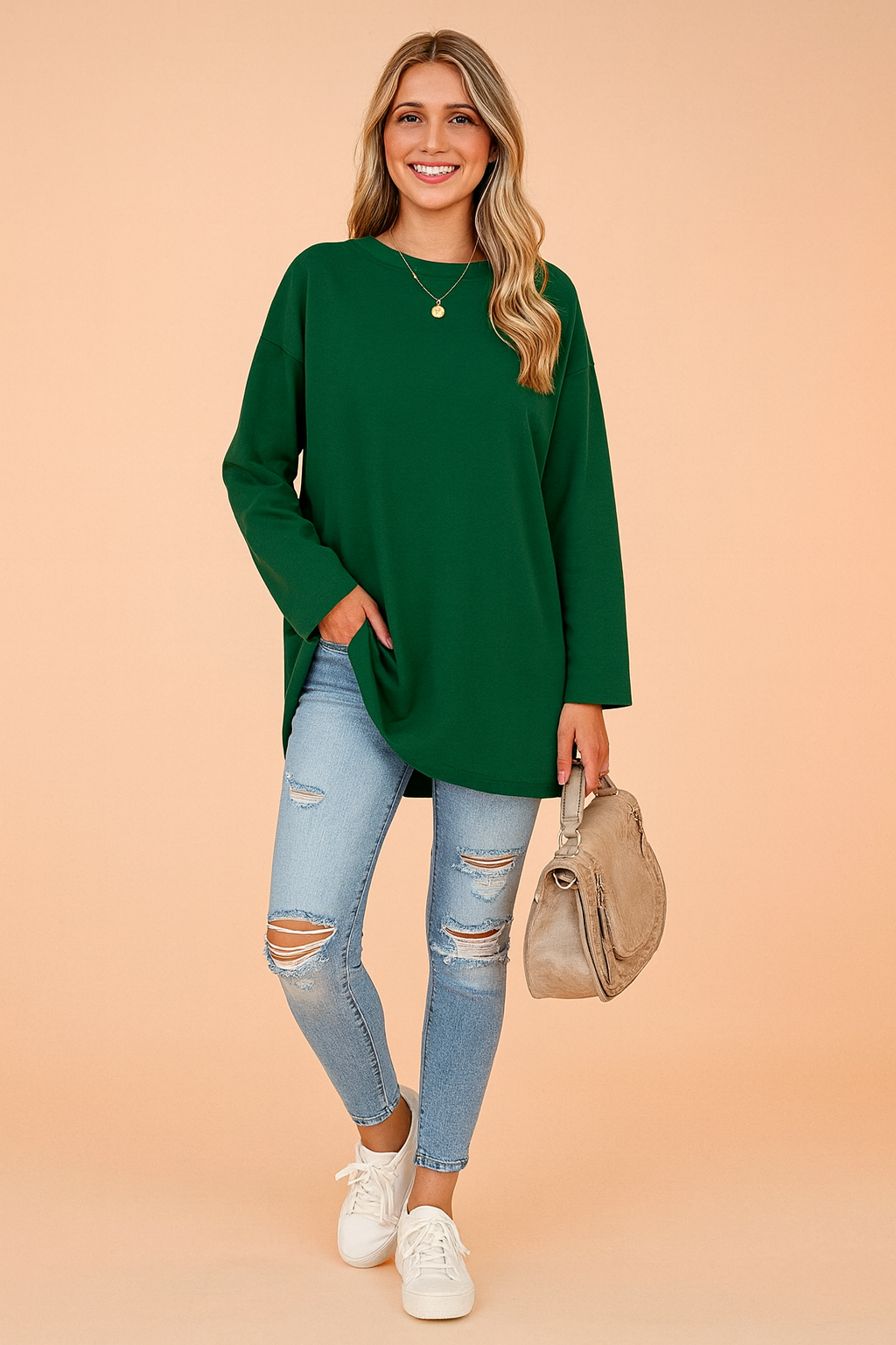 Stylish women's pullover sweater with a relaxed, oversized fit and long sleeves.