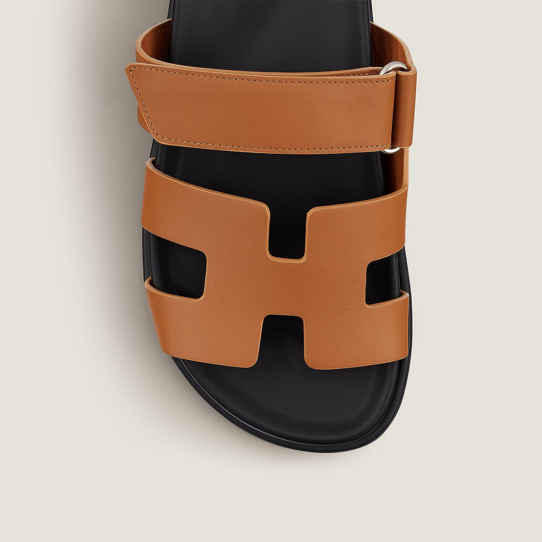 Lightweight women's flat sandals, perfect for travel and leisure