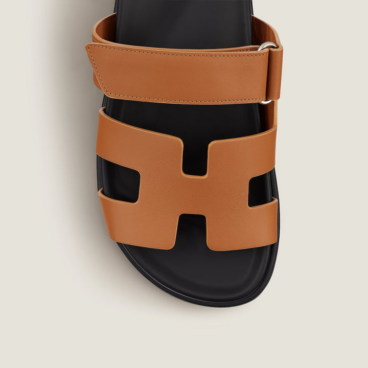 Lightweight women's flat sandals, perfect for travel and leisure