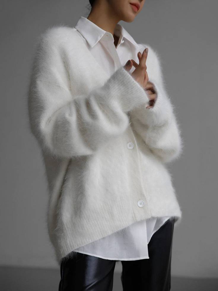 Comfy and stylish women's oversized cardigan, a must-have button-up knitwear piece.
