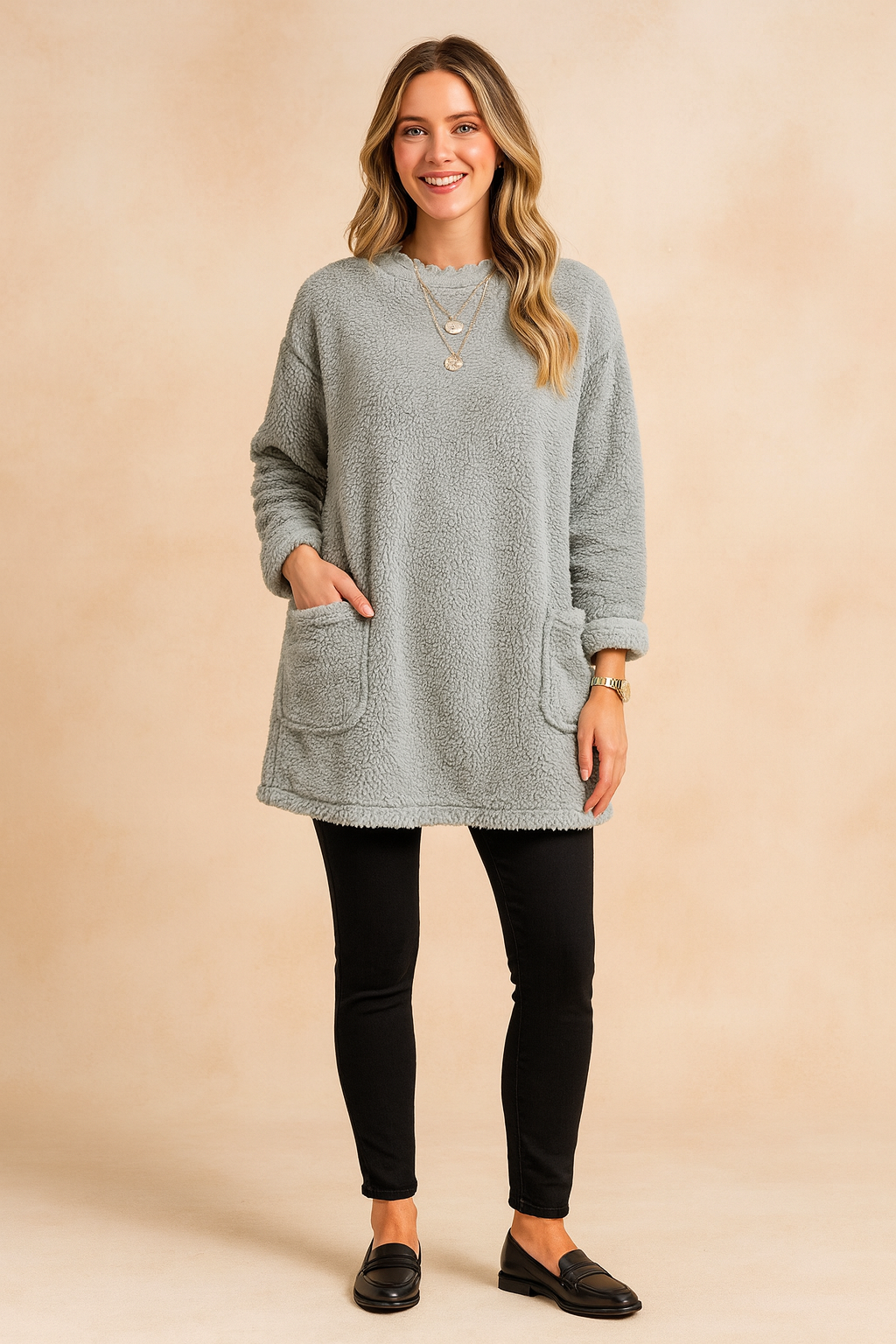 Women's oversized casual sweater in a cozy knit for everyday wear. Loose fit long sleeve pullover for comfort.