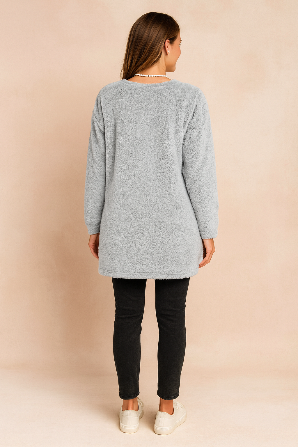 Cozy women's oversized sweater, perfect for winter fashion. Chic long sleeve pullover with a comfortable loose fit.