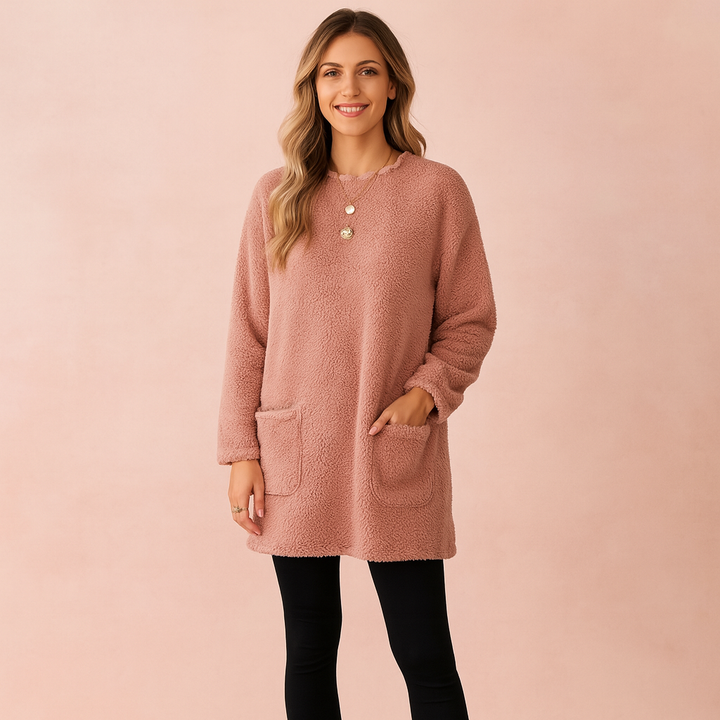 Classic women's oversized sweater, a cozy knit pullover for ultimate comfort and casual style. Loose fit.