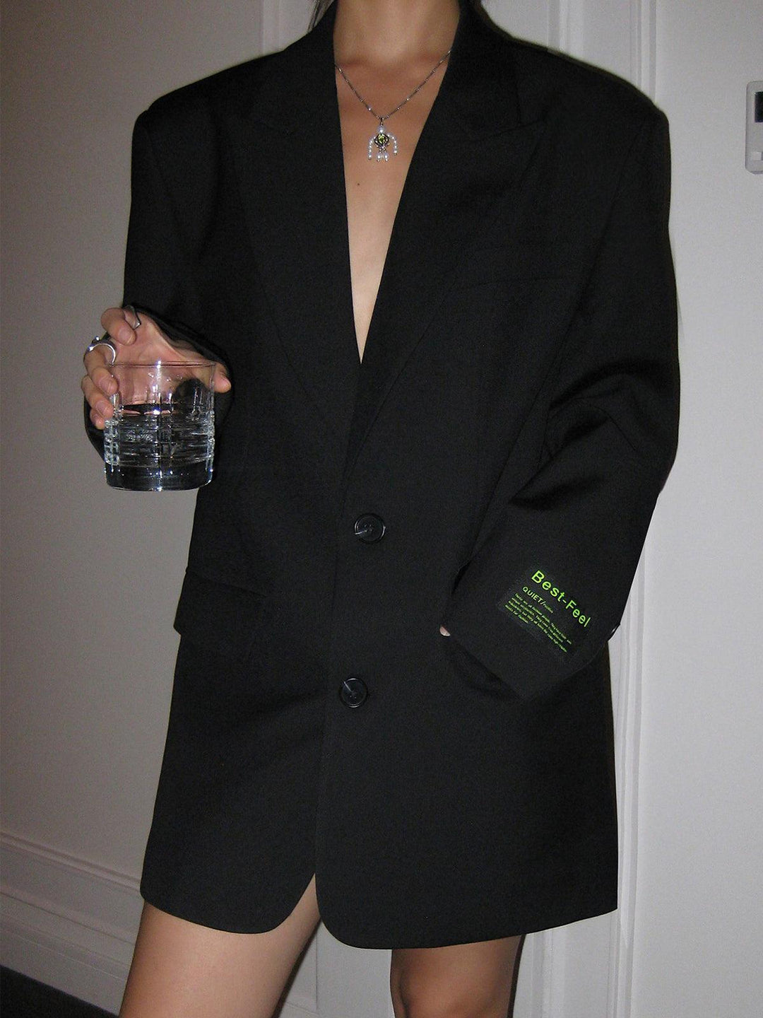 Comfortable yet stylish women's oversized classic blazer coat, perfect for modern workwear or elegant daily fashion.