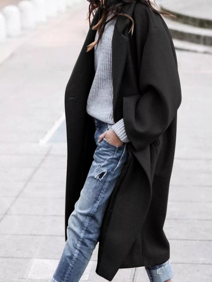 A versatile women's trench coat: oversized, long, with elegant lapel.