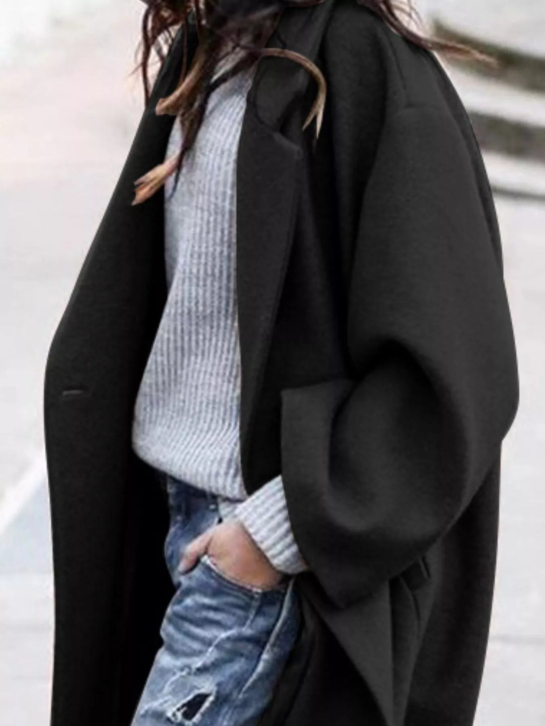 Oversized lapel long trench coat for women, ideal for casual and fashionable looks.