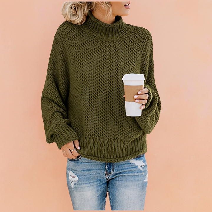 Casual women's oversized turtleneck sweater. Warm top with relaxed fit, perfect for everyday winter fashion.