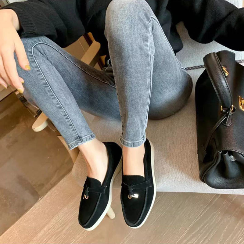 Chic pointed-toe loafers for women. Comfortable slip-on flats, great for spring fashion and daily wear.