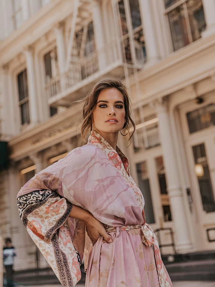 Summer fashion: Women's red floral print open-front kimono, perfect as a beach or resort cover-up.