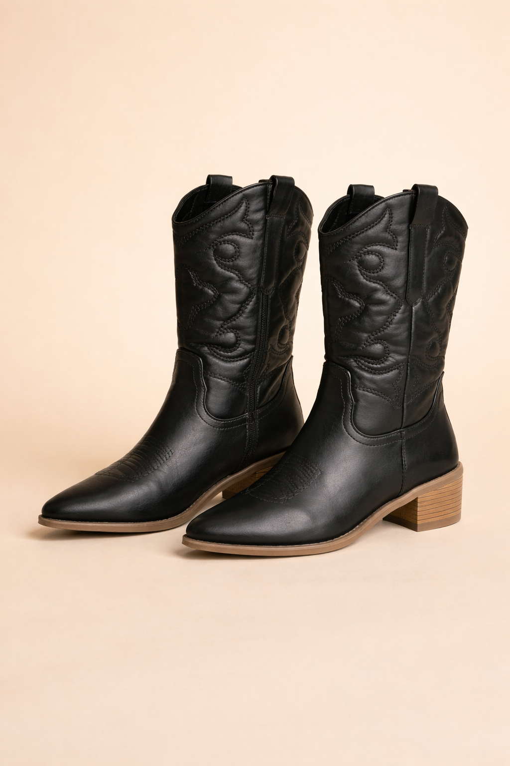 Retro-inspired women's cowboy boots with classic styling, perfect for a bold fashion statement.