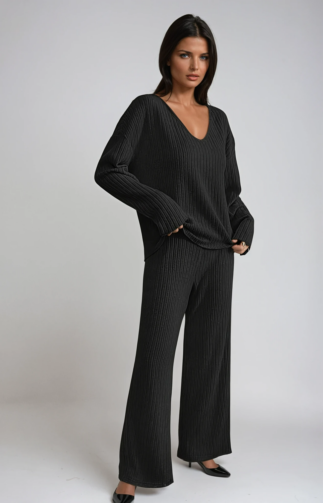 Women's ribbed knit lounge set. Cozy two-piece, perfect for relaxed wear & stylish leisure at home or travel.