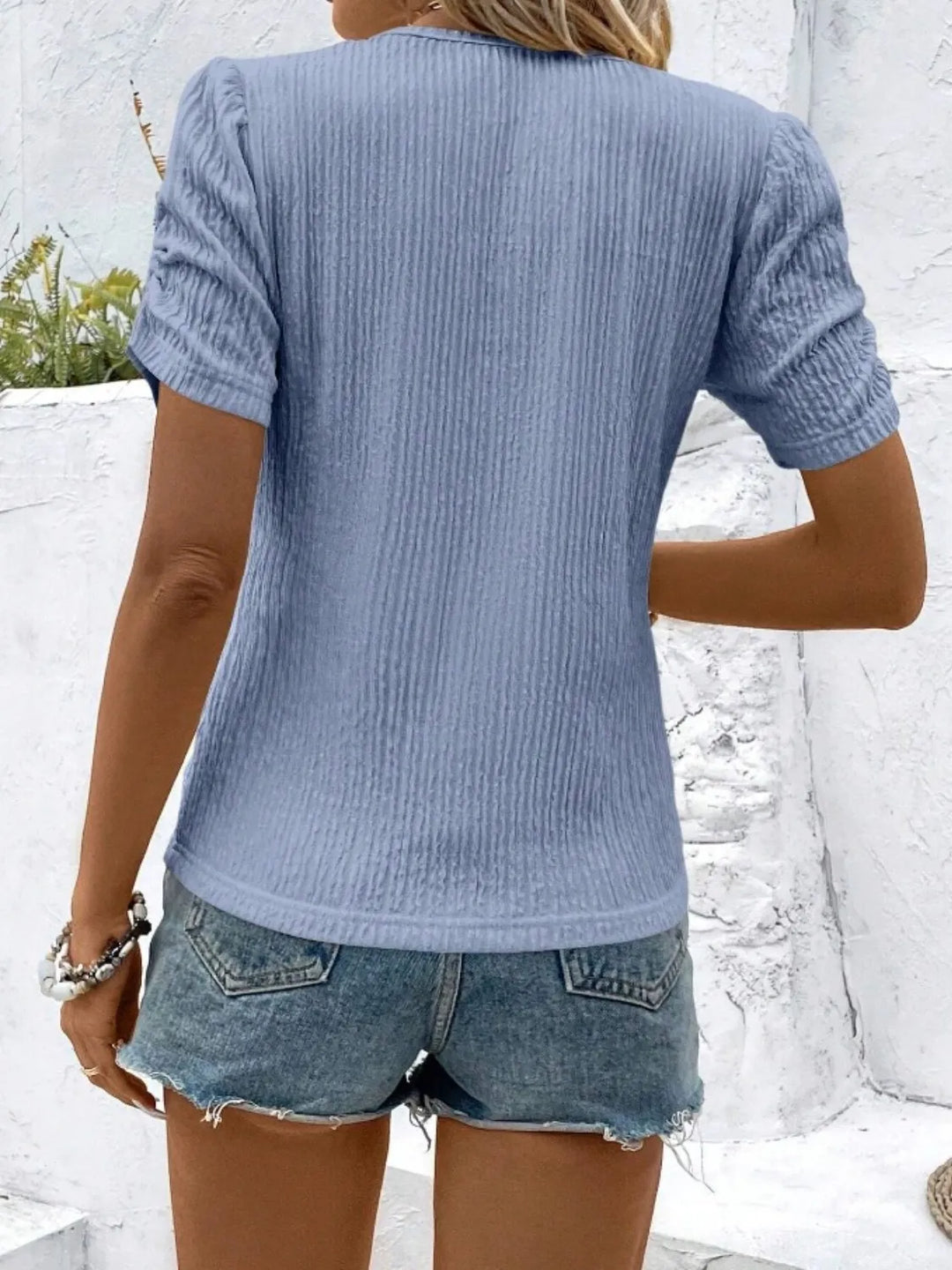 Versatile women's ruched blouse in a soft ribbed texture