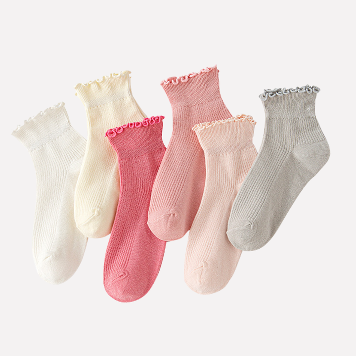 Comfortable women's ruffled ankle socks. Everyday casual low-cut ladies' socks with cute frilly trim, ideal for any outfit.