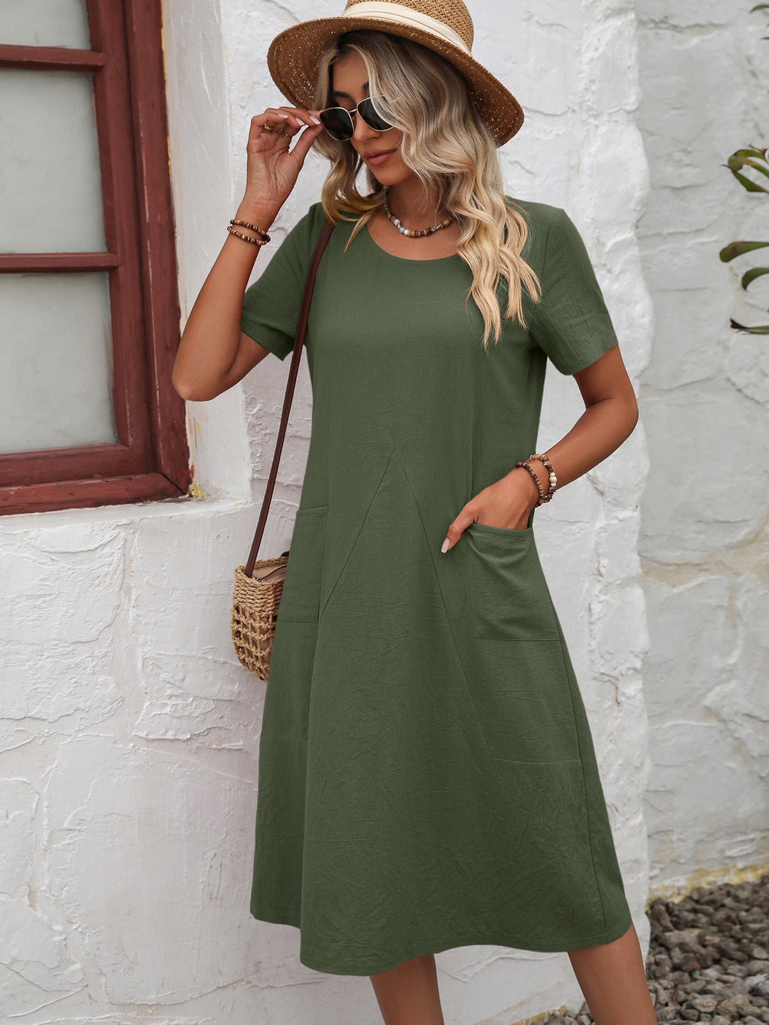 Versatile midi dress for women, ideal for everyday wear with its short sleeves.