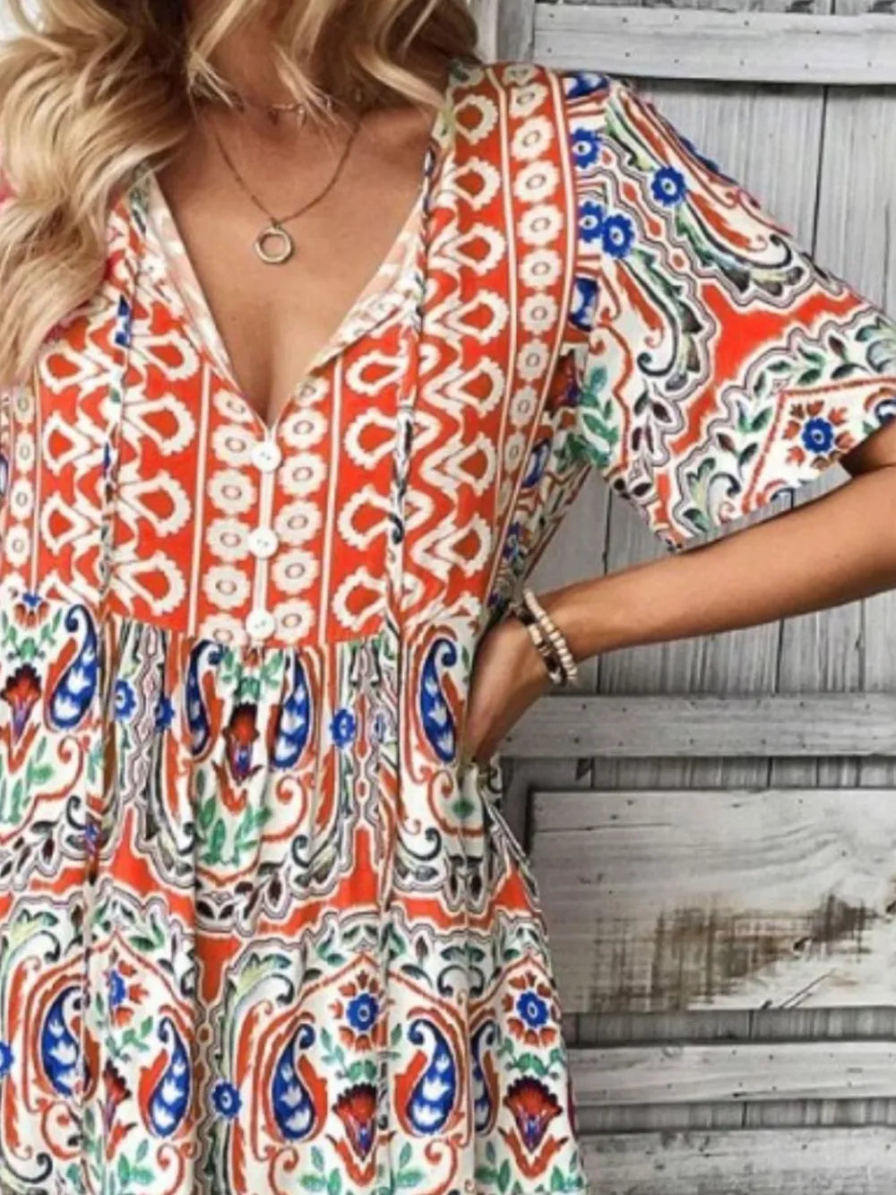 Stylish women's mini dress for casual summer occasions