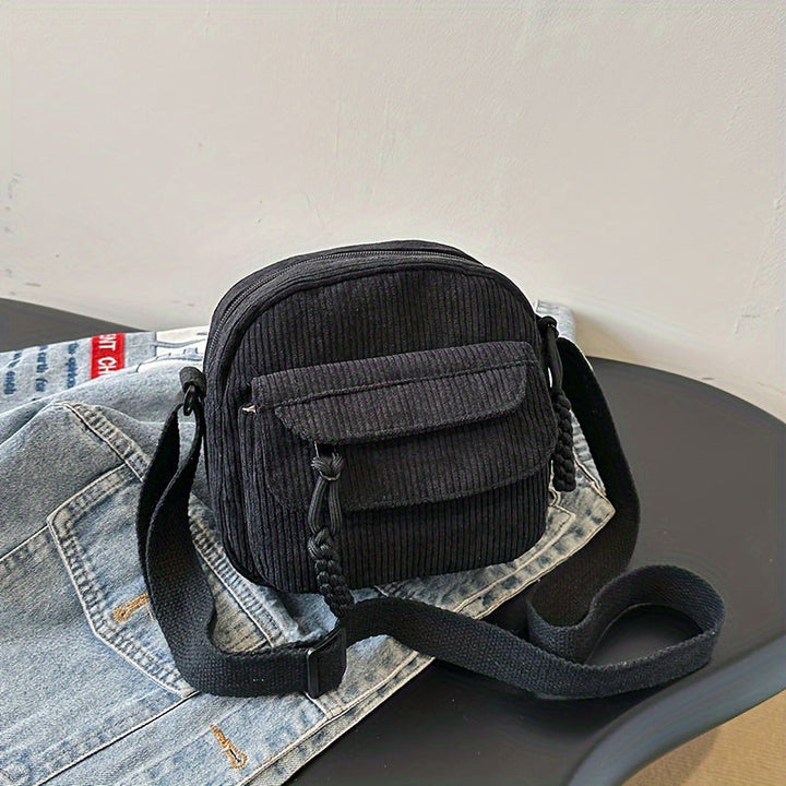 Small crossbody bag for women, designed for everyday use and style.