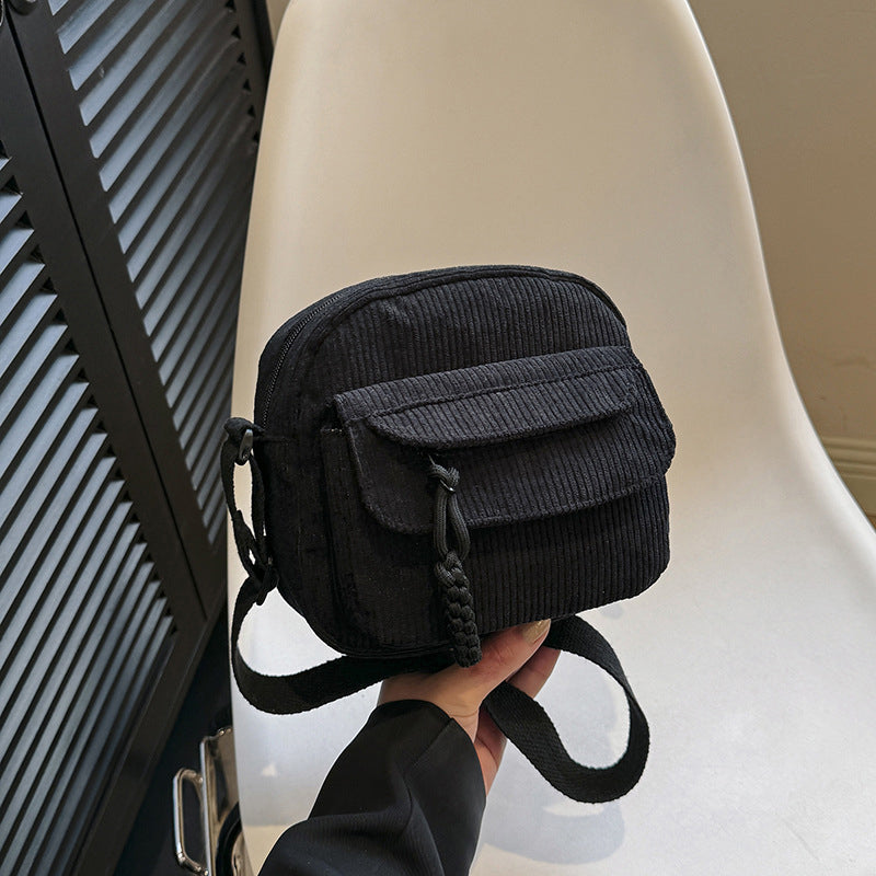 Vintage-inspired women's crossbody bag with a handy zip pocket.