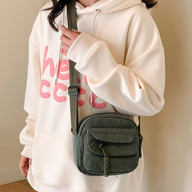 Women's compact crossbody bag, perfect for essentials and fashion.