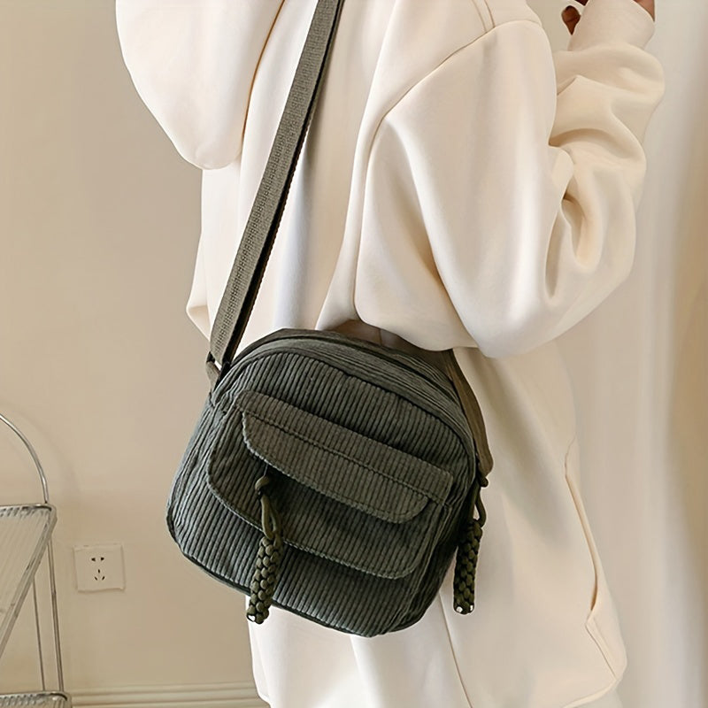 Versatile small bag for women, a chic crossbody for everyday style.