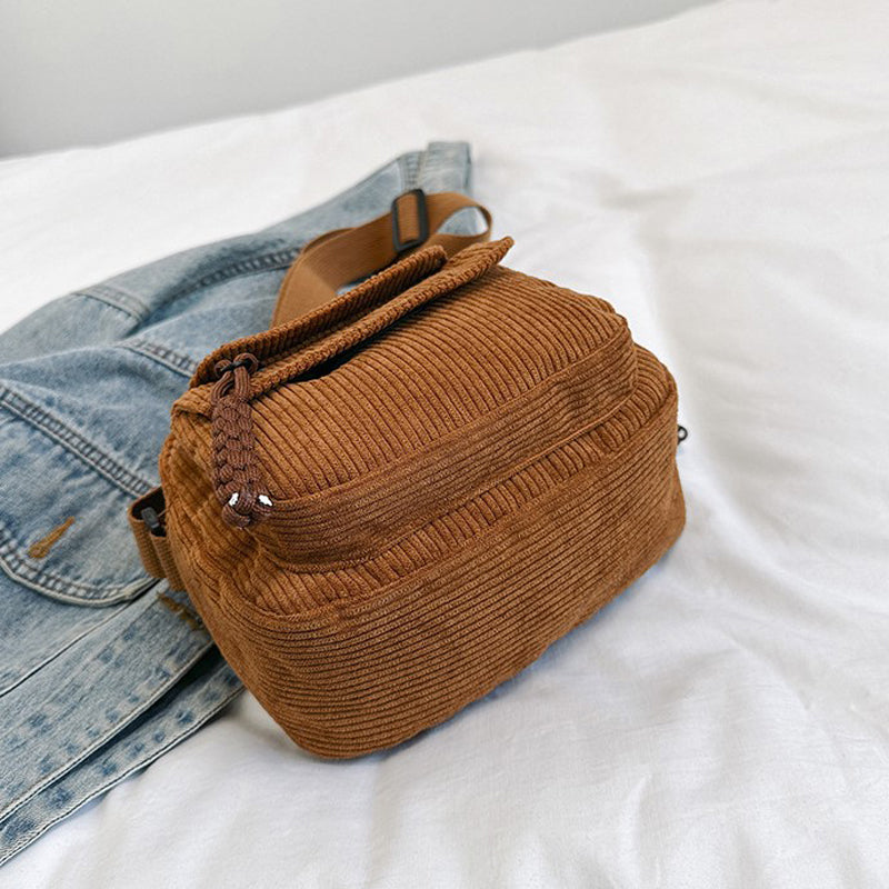 Versatile women's crossbody bag, a must-have accessory for daily outings.