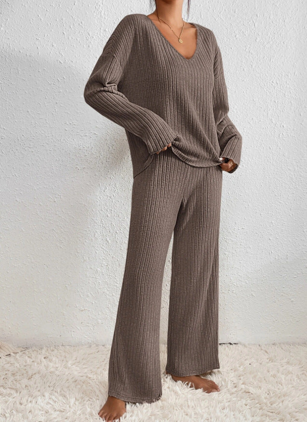 Fashionable women's knitted coordinated set. Practical, comfortable loungewear.