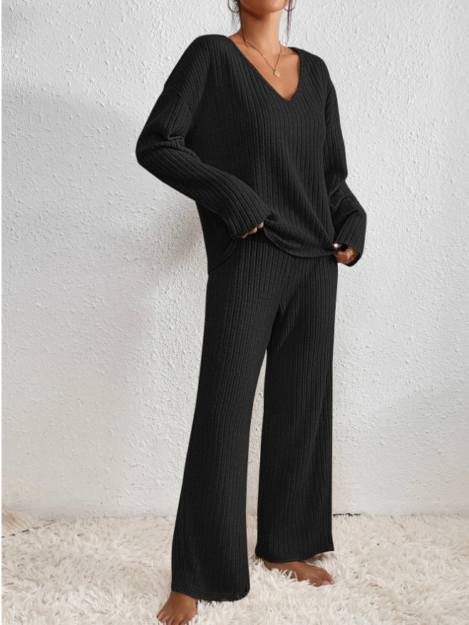 Cozy soft knit women's loungewear set. Ideal for autumn & winter fashion.