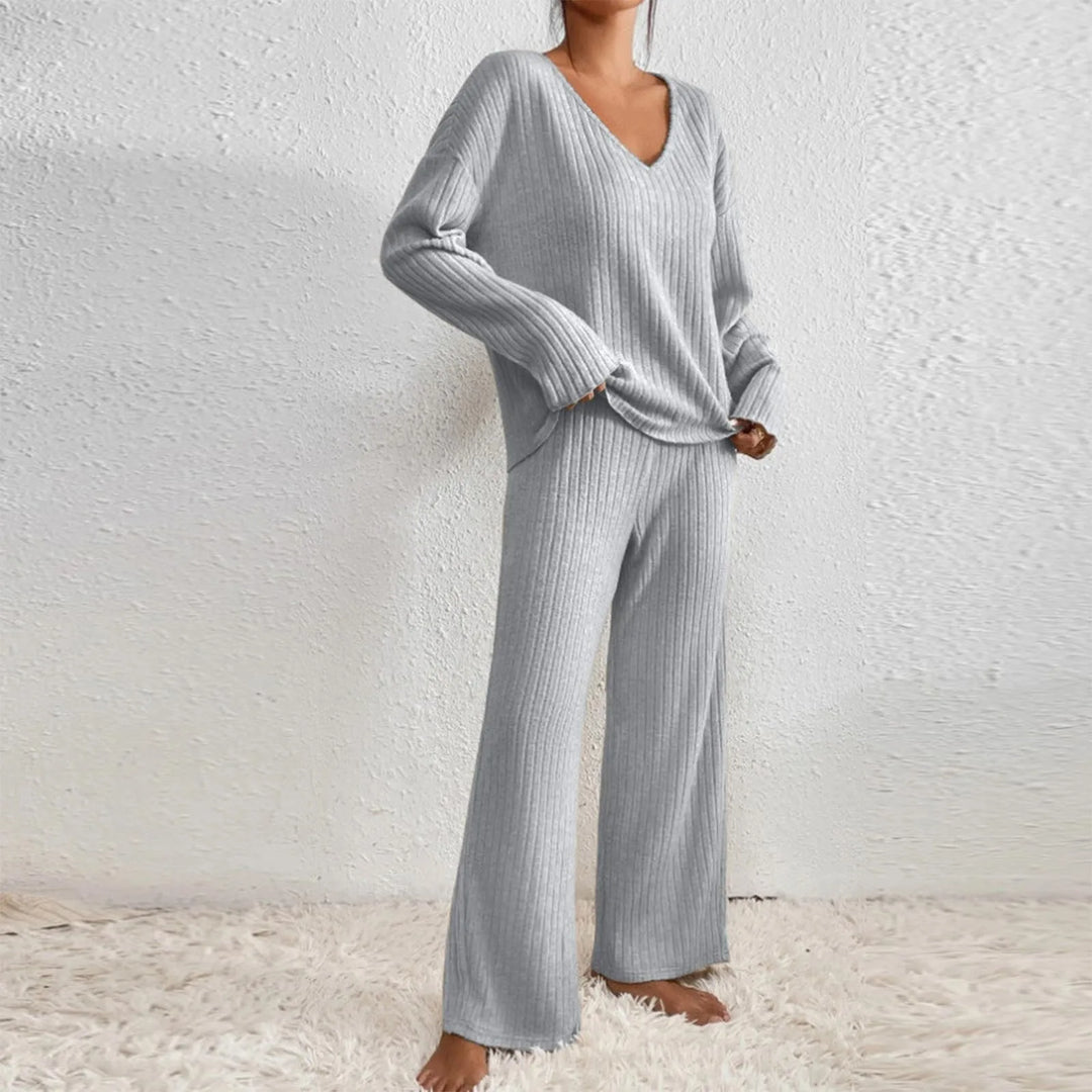 Simple, elegant women's knitted two-piece lounge set for cozy wear.