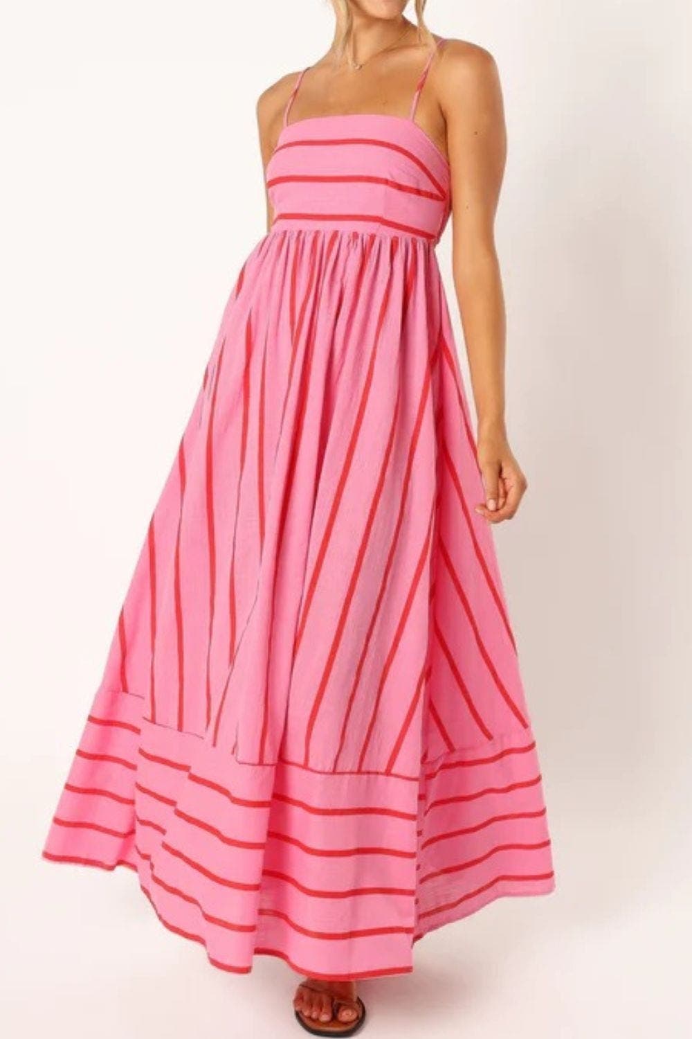 Elegant women's strappy striped maxi dress, ideal for summer vacation.