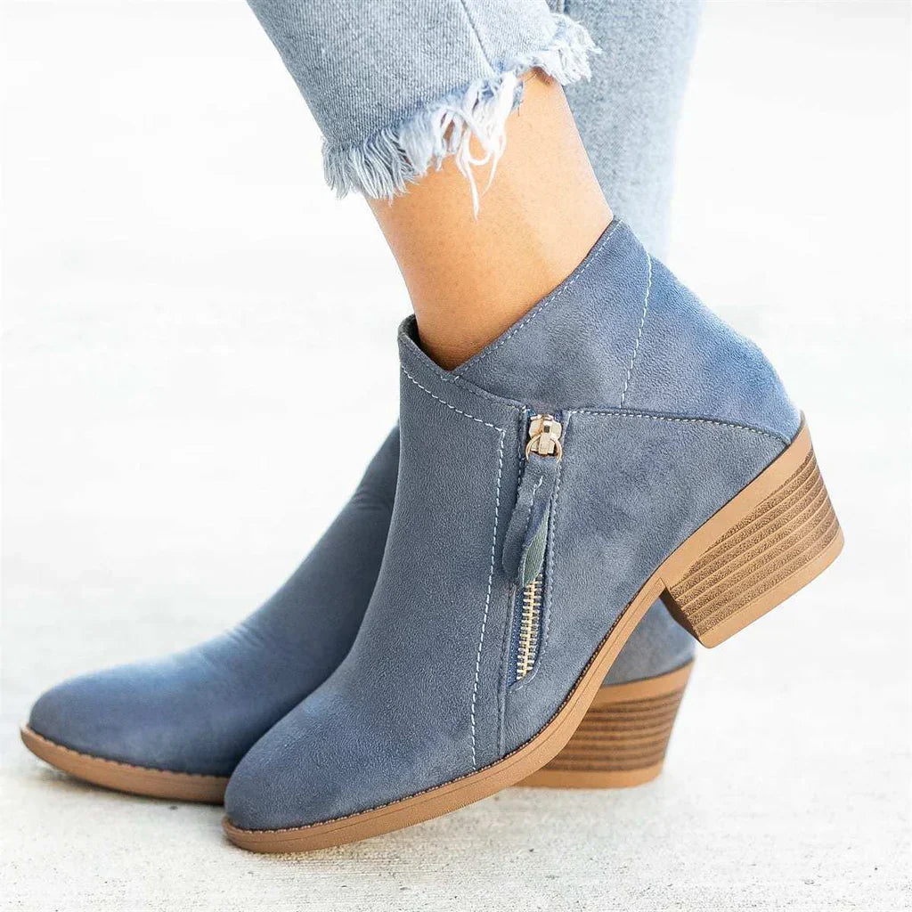 Comfortable women's casual leather boots, perfect for everyday fashion.