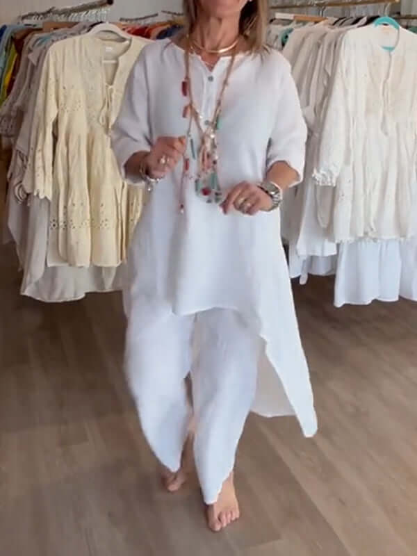 Women's effortless two-piece set in a comfortable, relaxed fit, perfect for casual everyday wear.