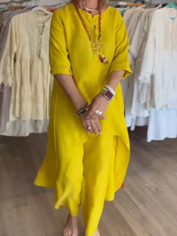 Comfortable and stylish women's two-piece set, perfect for a relaxed yet fashionable look.