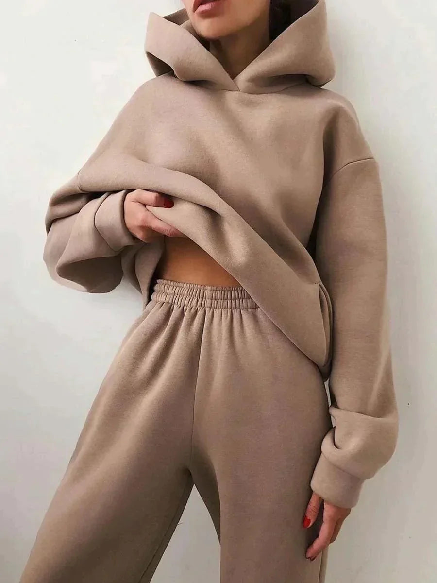 Trendy women's two-piece athleisure set, great for active lifestyles.