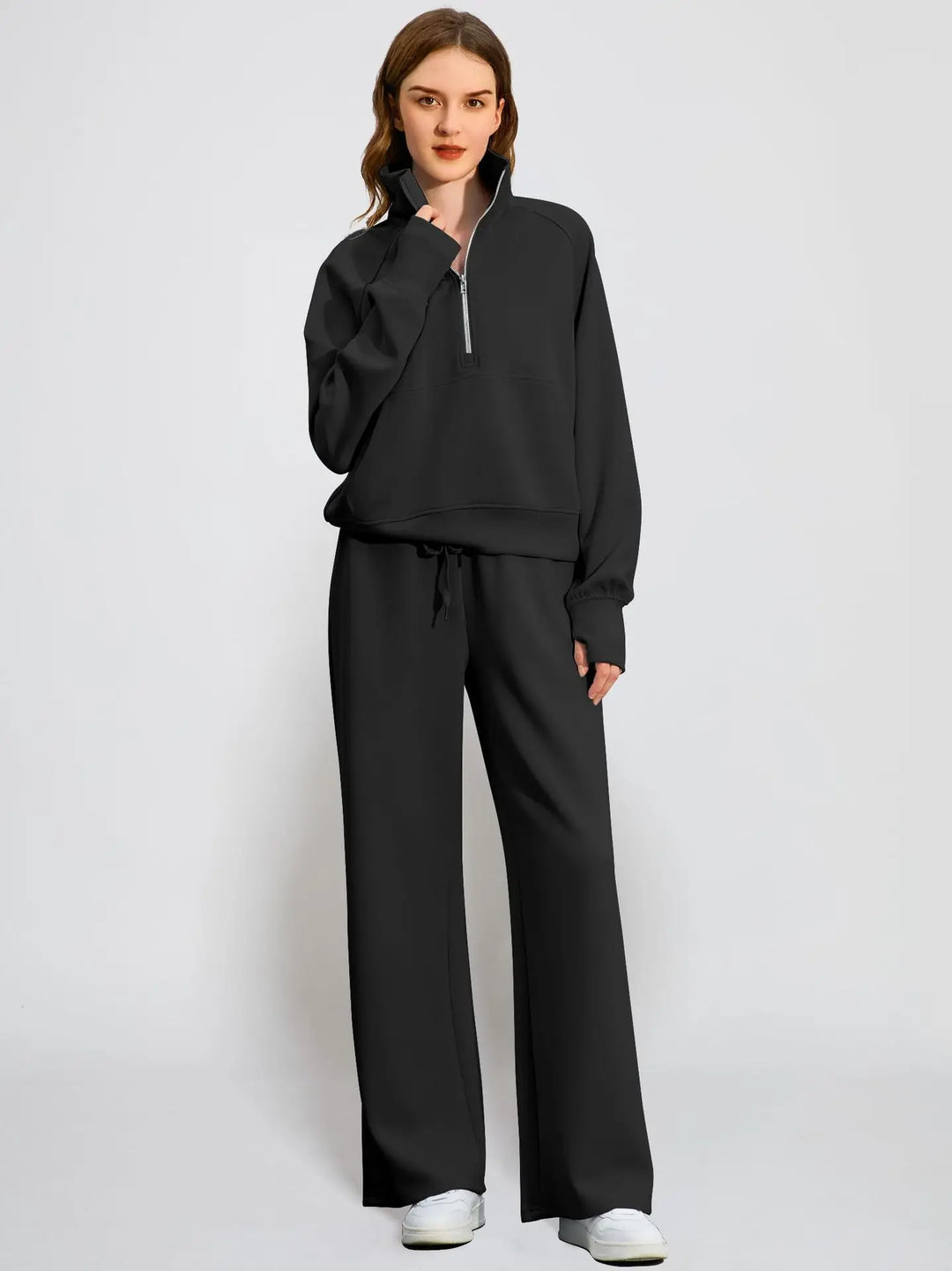 Everyday comfort women's set with a practical half zip sweatshirt and easy-fit wide-leg pants.