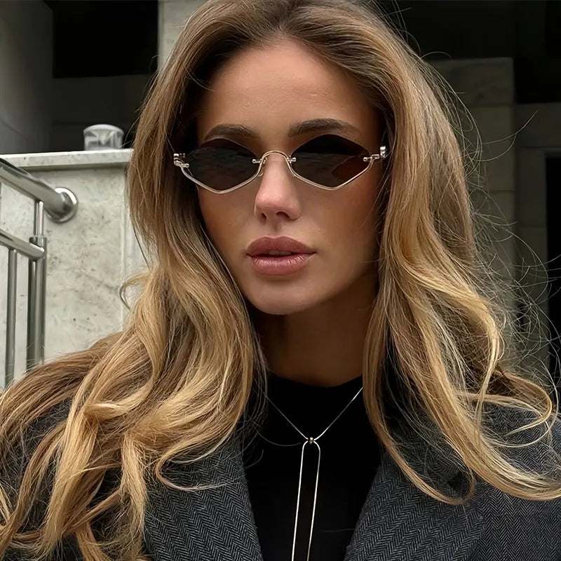 Women's UV400 cat-eye sunglasses with stylish color tinted lenses