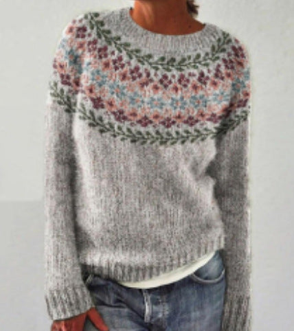 Stylish women's sweater in a vintage knit style, a must-have for your fall wardrobe.