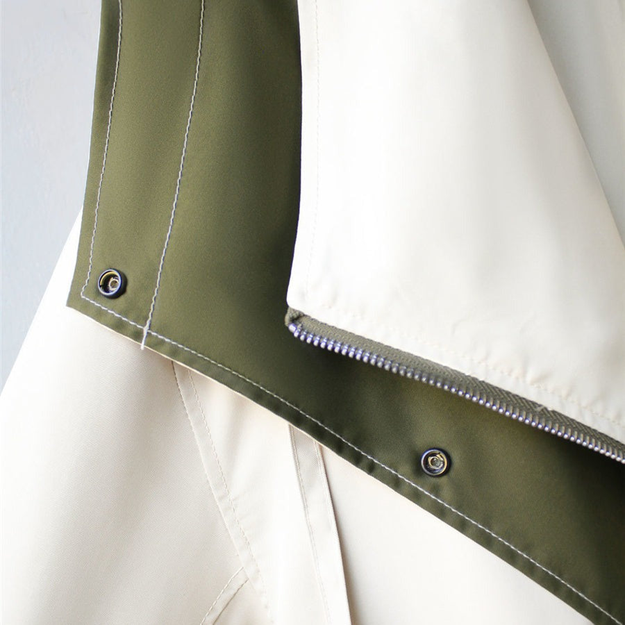Stylish, lightweight women's rain jacket, perfect for staying dry in any weather.