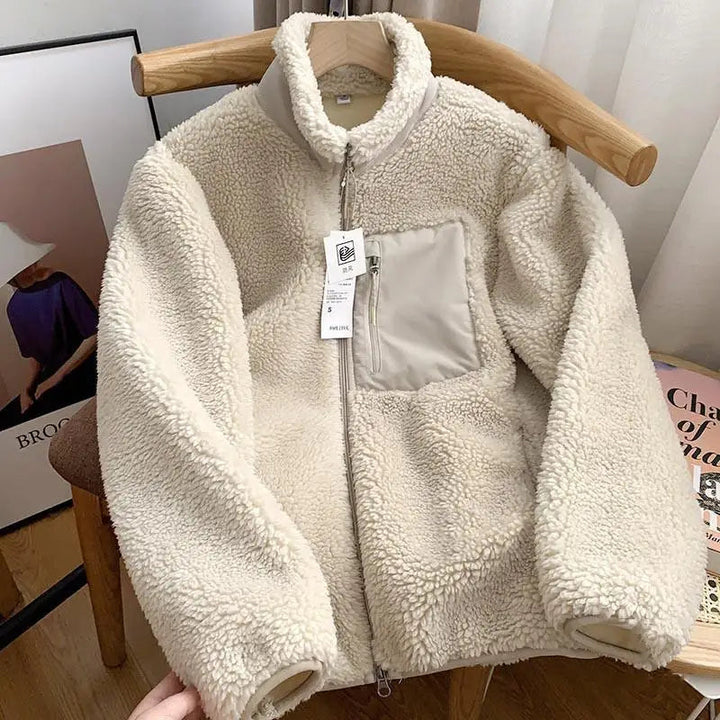 Stylish women's cozy zip-up jacket in soft fabric for comfortable everyday wear. Perfect casual outerwear.