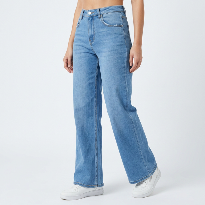 Women's high-rise baggy jeans with a faded wash and wide leg, perfect for a casual, comfortable fit. Streetwear style.