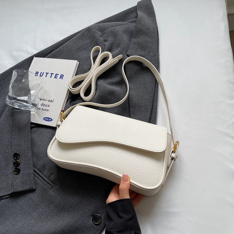 Elegant women's wave flap shoulder bag. Structured design, a perfect fashion accessory for everyday or statement looks.