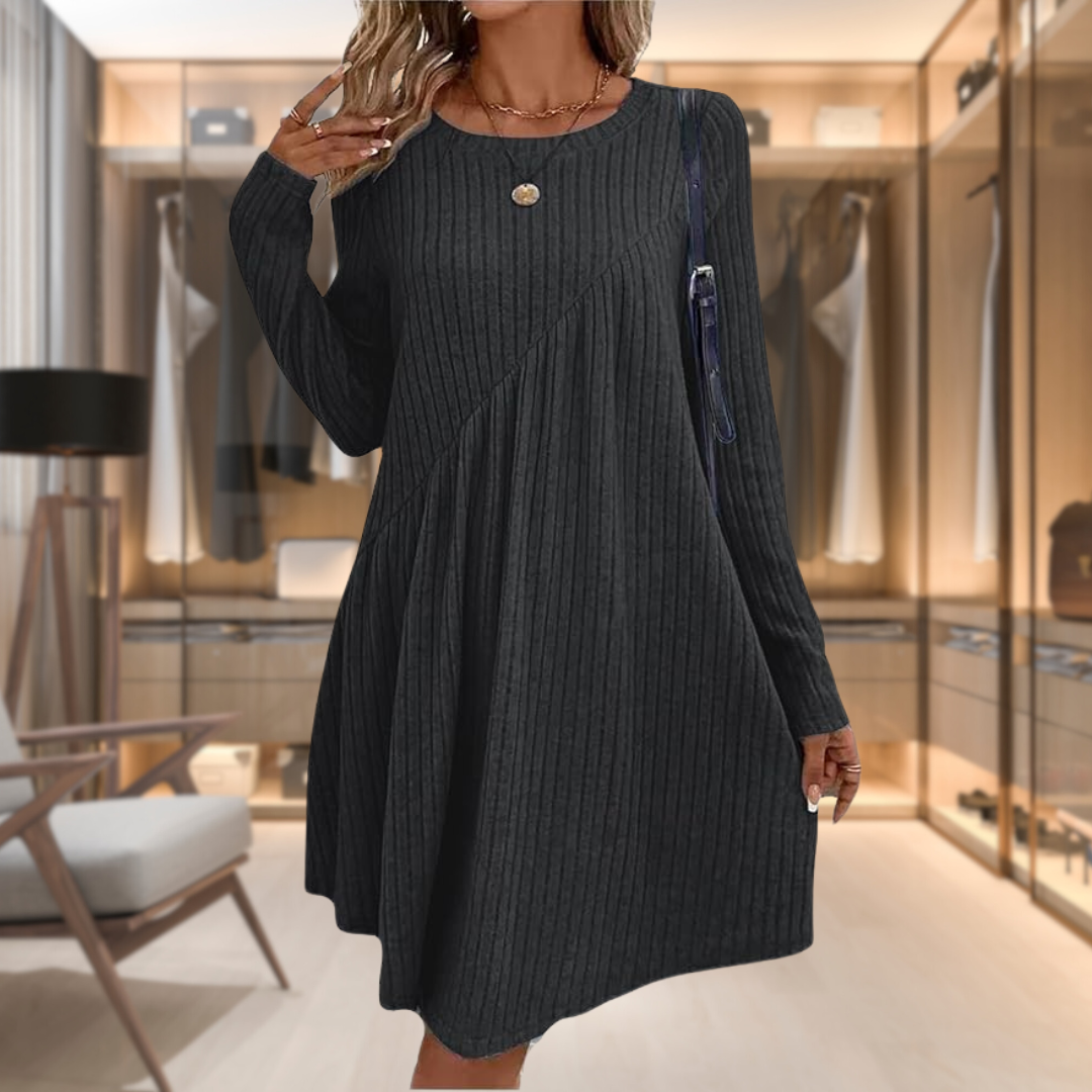 Chic women's A-line knit midi dress with long sleeves, ideal for casual fall fashion and comfortable wear.