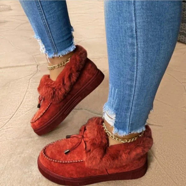 Casual women's platform loafers, cozy fluffy interior, ideal for comfortable everyday winter fashion.