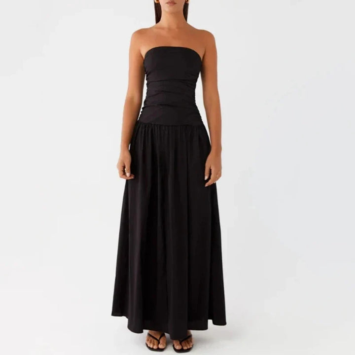 Elegant women's long strapless sundress, a printed maxi dress designed for summer comfort and effortless style.