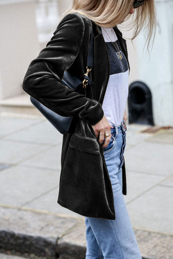 Sleek women's oversized blazer jacket, offering a stylish tailored look for casual and office settings.