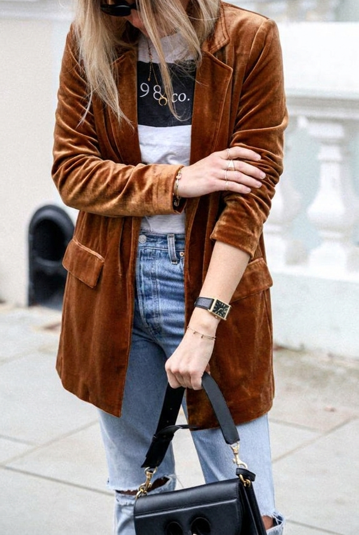 Stylish women's oversized blazer, a versatile outerwear piece ideal for day to night fashion.